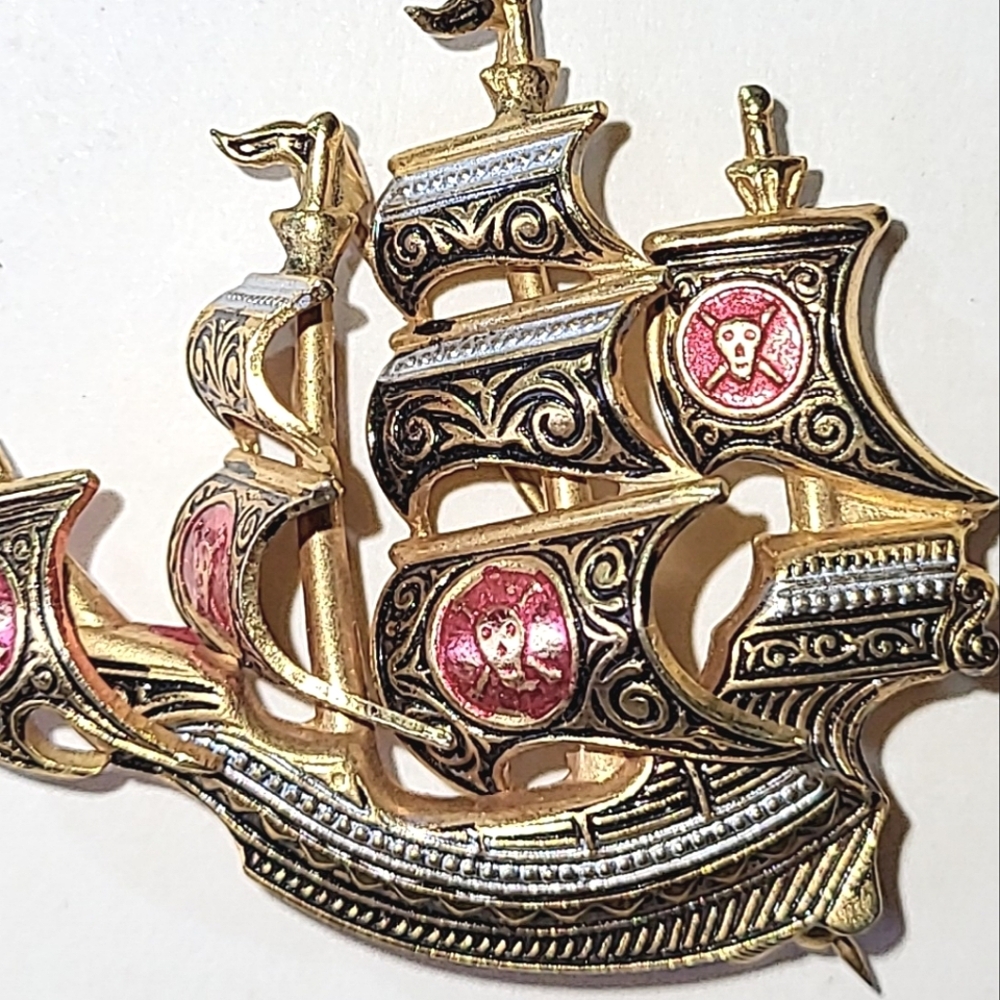 DAMASCENE SPANISH ARMADA SAILING SHIP BROOCHES - PIRATE SHIP, MALTESE CROSS - Picture 3 of 13